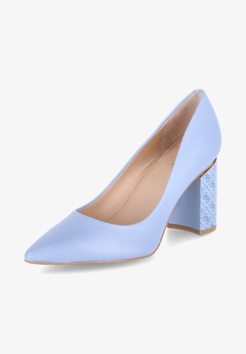 Escarpin bleu clair à bout pointu avec un talon bloc présentant un motif subtil et une doublure intérieure beige.
