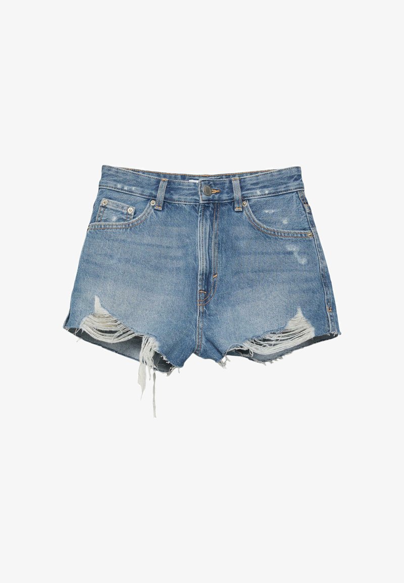 Pantaloni scurți din denim albastru cu tivuri desfăcute și rupte și cu ușoare deteriorări pe buzunarele din față și pe coapse.