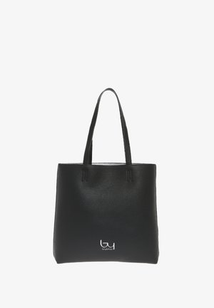 Borsa a tracolla nera realizzata in pelle testurizzata, con due manici robusti, forma rettangolare e un logo argento sulla parte frontale.