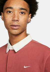 Nike Sportswear SOLO - Bluză polo - multicolor brick red
