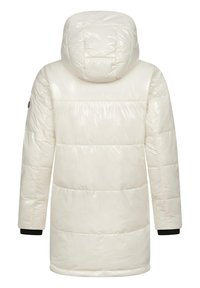 Pūkuota parka su kapuce, pagaminta iš blizgaus balto medžiagos, su siūtomis panelėmis ir juodais akcentais ant rankovių.