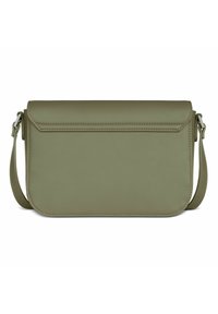 Borsa a tracolla in finta pelle verde oliva con chiusura a patta, bordi arrotondati e tracolla rimovibile. Texture liscia e design minimalista.
