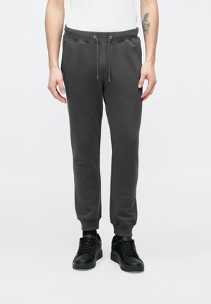 - Spodnie treningowe