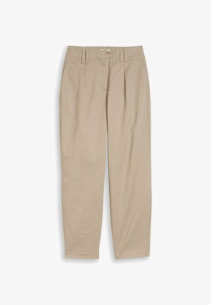 Beige hoch taillierte, verjüngte Hose mit Falten, Gürtelschlaufen und Seitentaschen, flach auf weißem Hintergrund präsentiert.