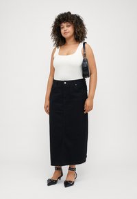 ONLY Carmakoma CARNELIA MAXI SLIT SKIRT - Krilo iz džinsa - washed black