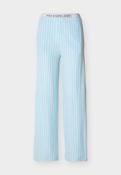 Ανοιχτό μπλε παντελόνι πιτζάμας με κάθετες λευκές ρίγες και λευκή μέση με το κείμενο "Polo Ralph Lauren" σε ναυτικό μπλε.