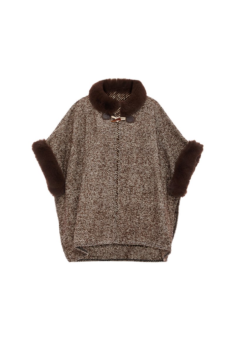 Brun herringbone poncho med en pälskrage och manschetter, med en toggelknäppning. Mjuk textur med lös passform och vida ärmar.