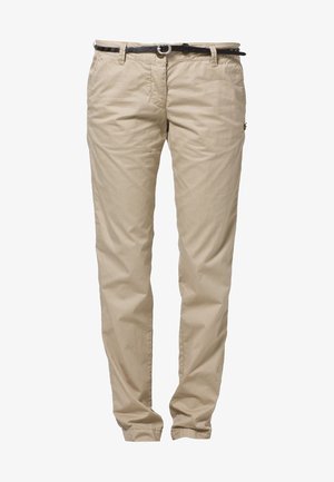 Beige Freizeithose mit Seitentaschen, Gürtelschlaufen, Knopf- und Reißverschluss, kombiniert mit einem dünnen schwarzen Gürtel mit silberner Schnalle.