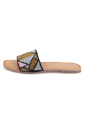 Sandale à glissière ornée de perles avec un motif géométrique en or, argent, rose et noir, dotée d'une semelle plate et d'un coussin de pied lisse couleur tan.