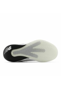 Suela de zapatilla deportiva en blanco y negro con goma texturizada y patrón en zigzag, entresuela transparente y un logo prominente.