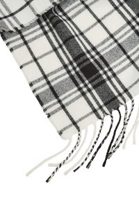 Scarf a scacchi in bianco e nero realizzato in un tessuto morbido, con bordi frangiati e un motivo a quadri con linee in contrasto.