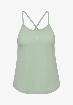 Jasnozielony top bez rękawów z cienkimi skrzyżowanymi ramiączkami i dwoma małymi białymi strzałkami umieszczonymi na środku poniżej linii dekoltu