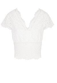 Top court en dentelle blanche avec un décolleté V plongeant, des manches courtes et légères, et un ourlet festonné. Le tissu arbore un motif floral et une surface texturée.