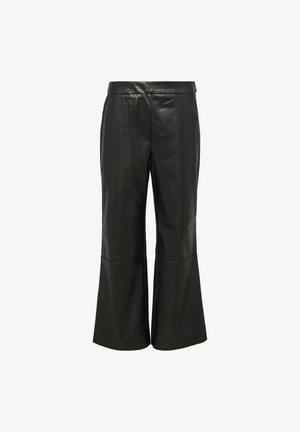 Schwarze Leder-Hosen mit weitem Bein, glatter Textur, taillierter Passform und ausgestelltem Saum, ohne sichtbare Beschläge oder Verzierungen.