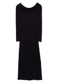 Abito nero a maglia con scollo a barca, maniche a tre quarti e uno spacco laterale. La texture liscia e il design aderente esaltano la silhouette moderna.