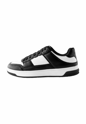 COURT- REGULAR FIT - Tossud - black white