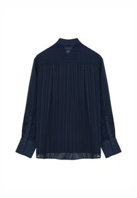 Camicia a maniche lunghe blu navy con pieghe verticali, colletto classico e polsini con bottoni. Tessuto leggero e semi-trasparente con una texture liscia.