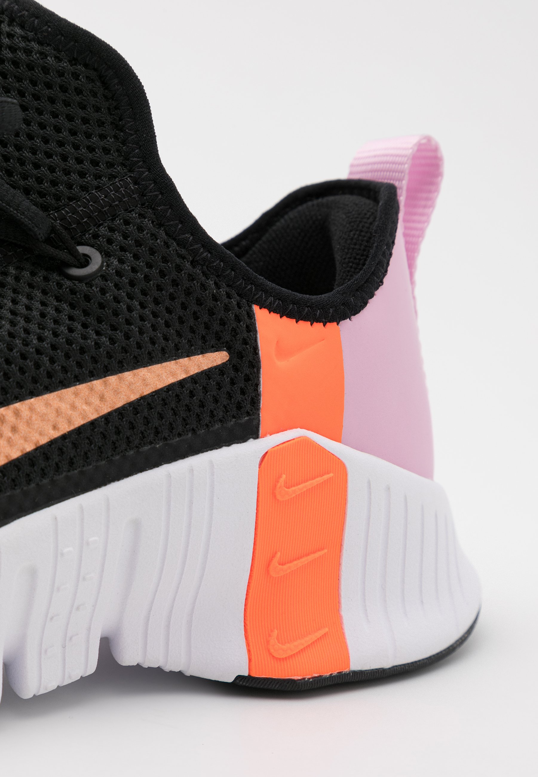 Nike Performance FREE METCON 3 - Chaussures d'entraînement et de fitness -  black/metallic copper/light arctic pink/hyper crimson/noir - ZALANDO.FR
