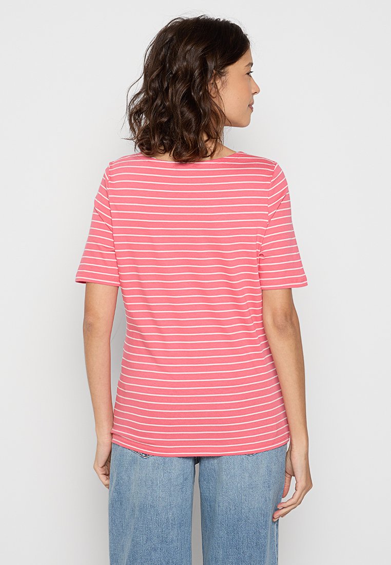 Rosa gestreiftes T-Shirt mit kurzen Ärmeln, runder Ausschnitt und lockerem Schnitt. Der Stoff scheint weich mit einer glatten Textur zu sein.