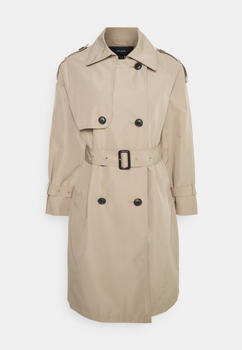 Trench-coat beige longueur genou avec boutons noirs doubles rangées, taille ceinturée, épaulettes et bracelets aux poignets des manches longues.