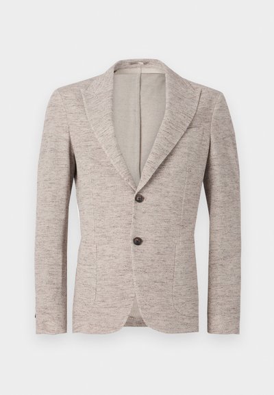 Jasnobrązowa marynarka dopasowana o teksturowanym, plecionym wyglądzie. Dwa guziki, klapy z wcięciem oraz boczne kieszenie. Minimalistyczny design.