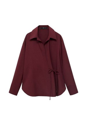 Cămașă burgundy cu mâneci lungi, tip wrap, cu guler ascuțit, detaliu cu funda la talie, material moale și croială lejeră.