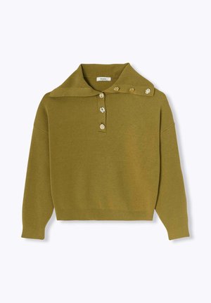 Pull en tricot vert olive avec un large col, trois boutons décoratifs et des manches longues. Texture douce, design court, coupe décontractée.