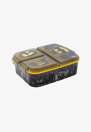Lunch box in plastica con coperchio giallo, caratterizzato da design neri di Batman. Ha due scomparti e un motivo di skyline cittadino in viola e nero.