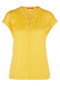 Blouse jaune à manches courtes avec un col rond, un détail de couture devant et une petite fermeture par bouton en haut au centre.