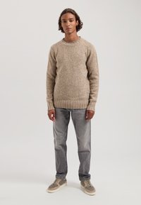 Dstrezzed PER CREWNECK - - Trui - coffee