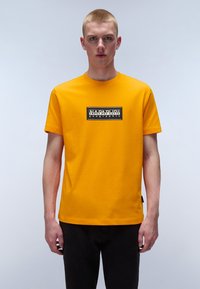 Napapijri LOGO - Triko s potiskem - orange marigold