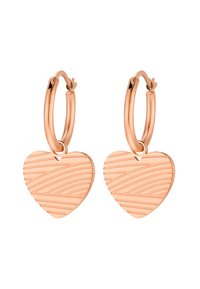 Orecchini a cerchio in oro rosa con un pendente a forma di cuore decorato con un motivo lineare. Il design mette in risalto linee morbide e una finitura elegante.