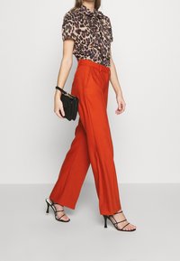 Steffen Schraut Skjorta - brown