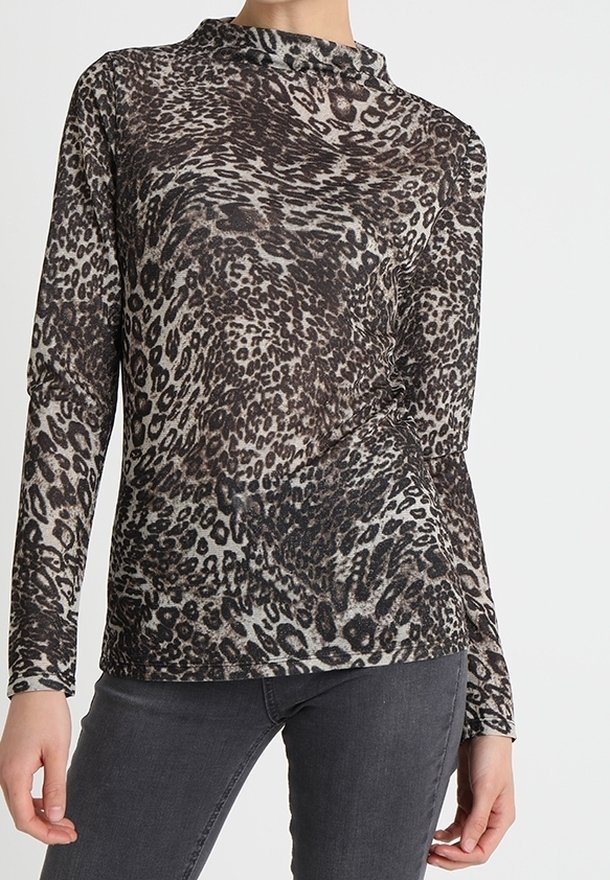Långärmad topp i svart och beige med ett leopardmönster; har en hög halsringning och slim fit. Mjuk, texturerad tyg.