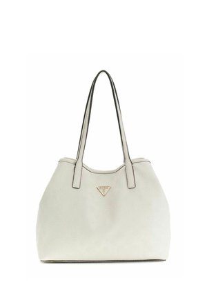 Sac cabas blanc avec deux poignées bordées de noir, motif embossé discret, et logo Guess doré au centre sur le devant.