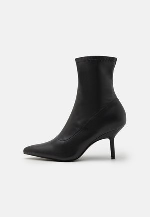 Stivaletti - black