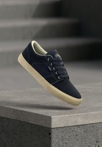 Sélectionné, blue/navy