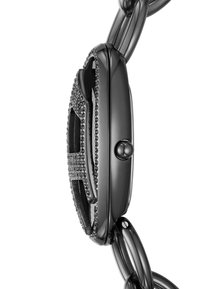 Schwarze Metalluhr mit einer massiven Kettenarmband, strukturiertem Gehäuserand mit schwarzen Akzenten und einem Knopf an der Seite.