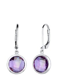 Ovale lilla facetterede sten er indfattet i sølvfarvede metal kroge, der har et sikkert låsesystem for nem påtagning.