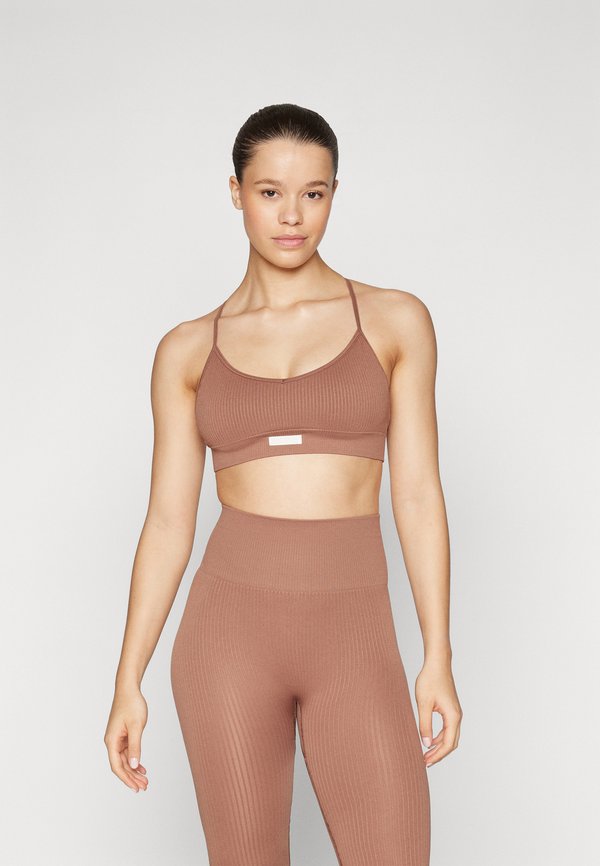 STUDIO SEAMLESS STRAP BRA - Light support sports bra - acorn