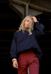 Jordan WMNS AIR JORDAN 1 MID SE SEA ciemnobrązowy