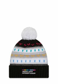 Strickmütze mit schwarzem Schirm, mehrfarbigem Streifenmuster (rosa, blau, gelb, grau) und einer weißen Bommel oben. Logo auf der Vorderseite.
