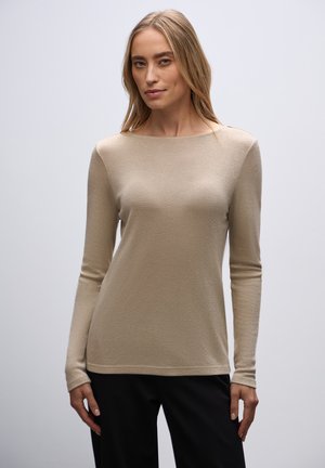Beige halenka s dlouhým rukávem se rovným výstřihem, vyrobená z měkké, mírně strukturované látky, s přiléhavým střihem a jemným leskem.