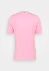 T-Shirt mit kurzen Ärmeln in leuchtendem Pink, aus glattem Stoff gefertigt. Mit Rundhalsausschnitt und minimalistischem Design ohne Muster oder Akzente. Rückansicht gezeigt.