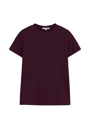 Camiseta de manga corta burdeos hecha de algodón suave, con un sutil bordado de logo en el pecho, con un corte relajado y cuello redondo.