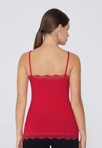 Tezenis TRÄGER MIT SPITZEN-EINSATZ - Top - rot v rosso inverno