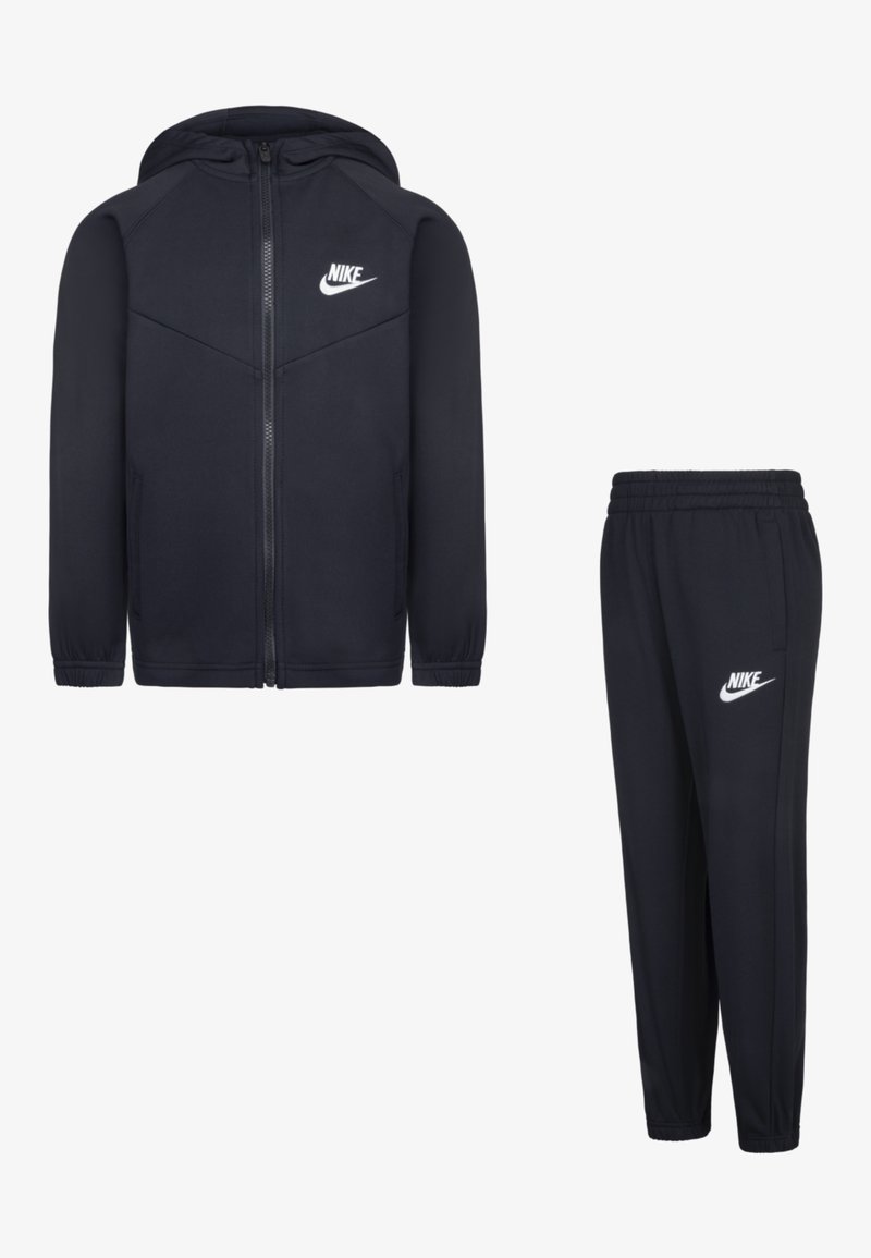 Nike Sportswear LIFESTYLE ESSENTIALS SET Housut Black musta Nike Sportswear LIFESTYLE ESSENTIALS SET Housut Black musta