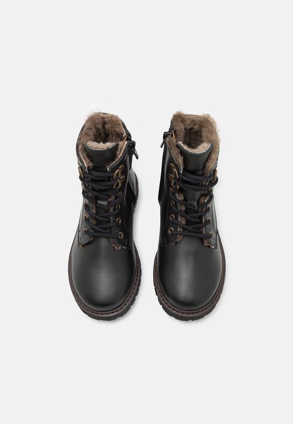 MAIA  – Schnürstiefelette