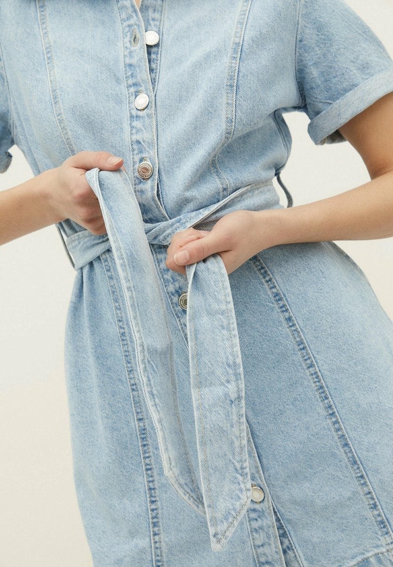 stradivarius denim dress Short sleeveless denim dress with zip