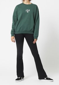 America Today Tygbyxor - black